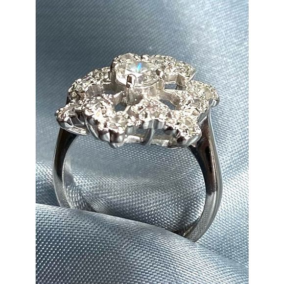 DD# Striking Ring Multiple Cz in 925 Silver & Rhodium overlay. Sz 7 - Picture 6 of 12